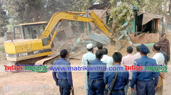 বহরপুর ইউপি চেয়ারম্যান রেজাউলের দখলে  থাকা খাস জমি উদ্ধার॥অবৈধ স্থাপনা উচ্ছেদ